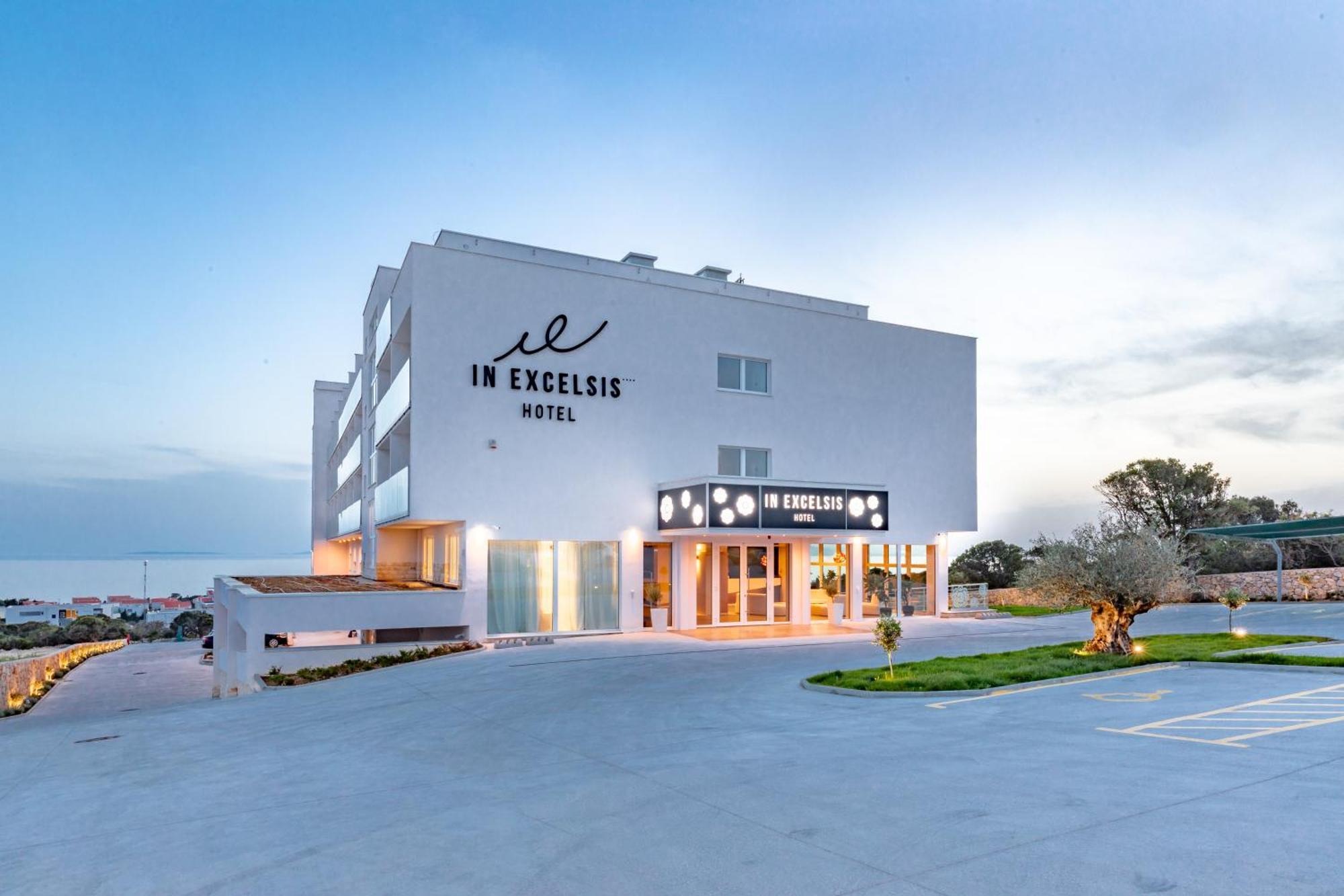 Hotel In Excelsis نوفاليا المظهر الخارجي الصورة