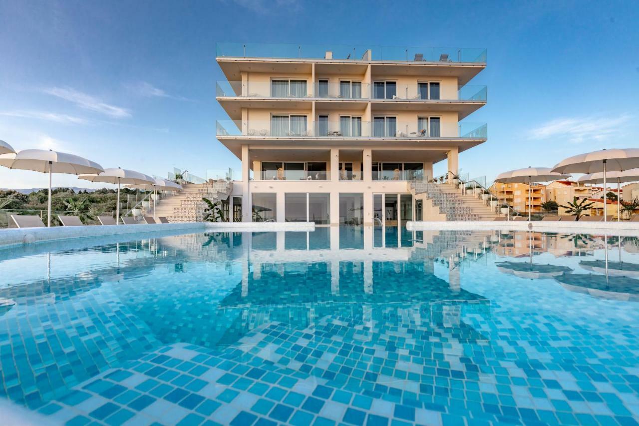 Hotel In Excelsis نوفاليا المظهر الخارجي الصورة