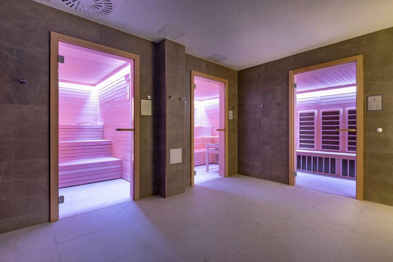 Hotel In Excelsis نوفاليا المظهر الخارجي الصورة